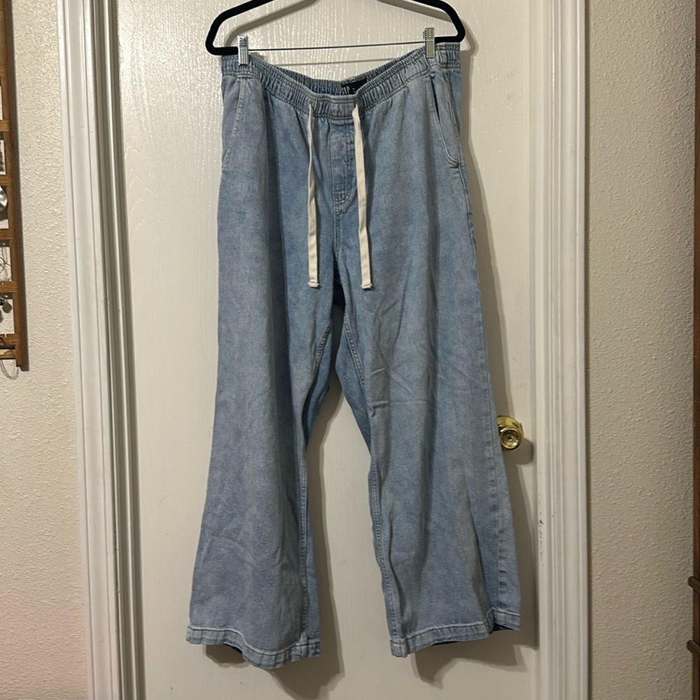 Gap high rise wide leg pull on jean. Size XL